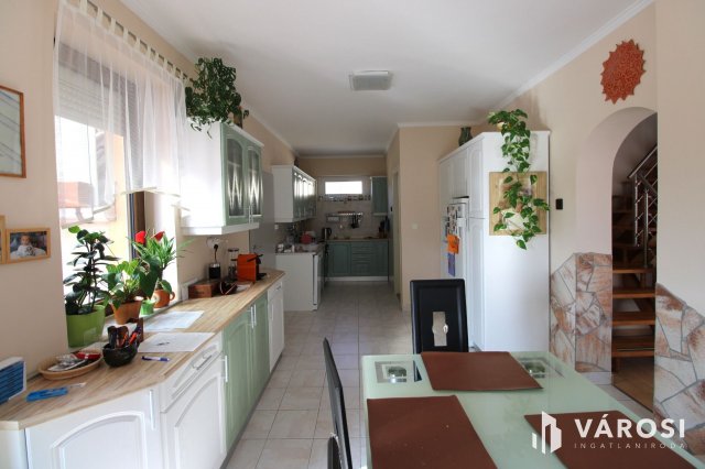 Eladó családi ház, Ugodon 80 M Ft, 5 szobás