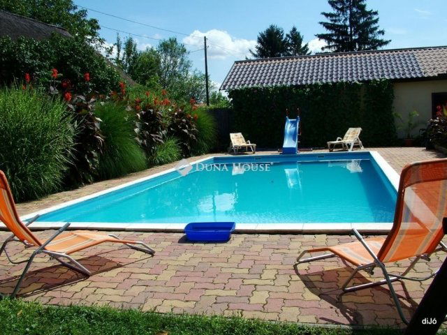 Eladó családi ház, Dunaújvárosban 89.9 M Ft, 5 szobás