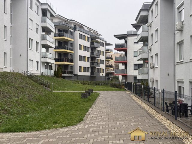 Eladó garázs, Miskolcon, Knézich Károly utcában 7.9 M Ft