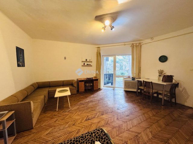 Eladó téglalakás, Pécsett, János utcában 34.5 M Ft, 1 szobás