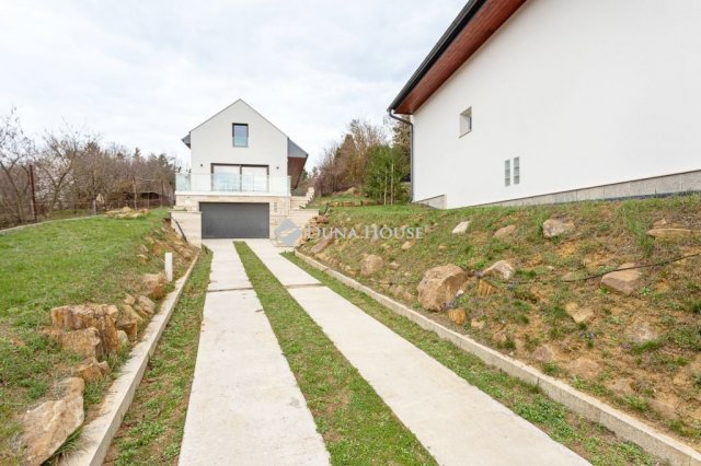 Eladó családi ház, Budapesten, II. kerületben, Apáca utcában