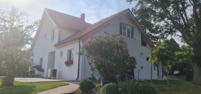 Eladó családi ház, Balatonbogláron 425 M Ft