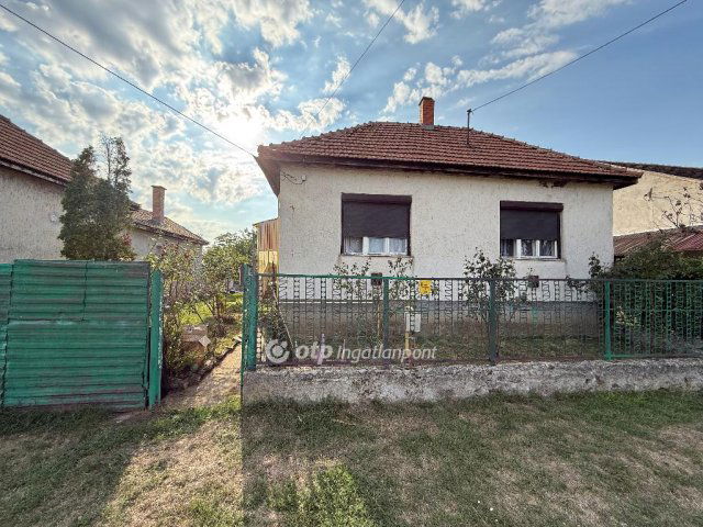 Eladó családi ház, Pásztón 19.9 M Ft, 3 szobás