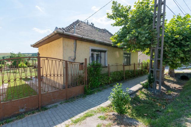 Eladó családi ház, Bakonycsernyén 19.8 M Ft, 3 szobás