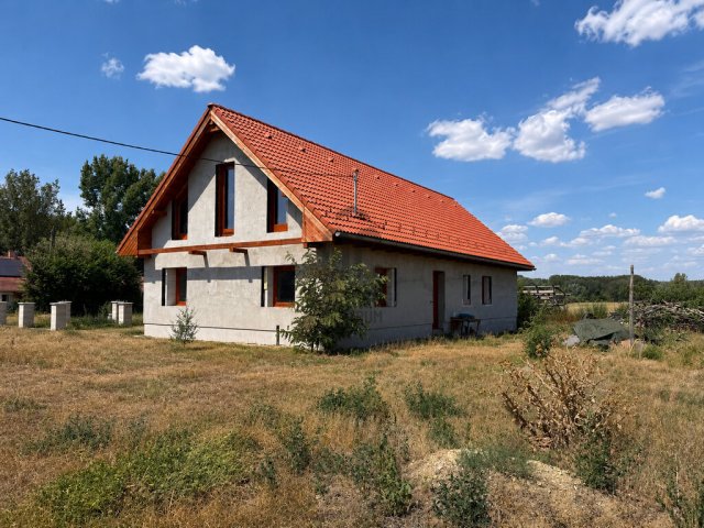 Eladó családi ház, Csemőn 54.9 M Ft, 4 szobás