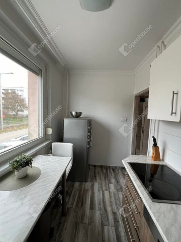 Kiadó panellakás, albérlet, Komáromban 280 E Ft / hó, 3 szobás