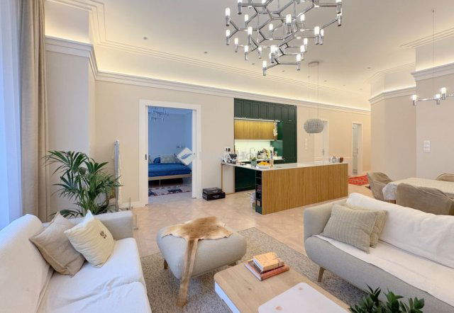 Eladó téglalakás, Budapesten, V. kerületben, Falk Miksa utcában