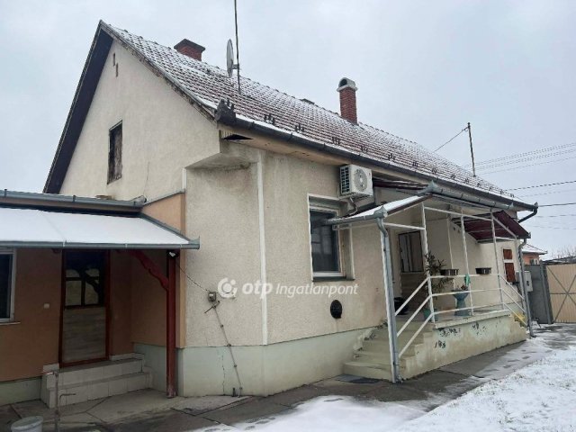 Eladó családi ház, Cegléden 68 M Ft, 3 szobás