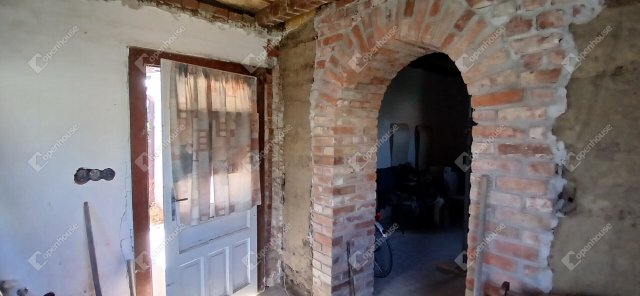 Eladó családi ház, Egerváron 10.5 M Ft, 1 szobás
