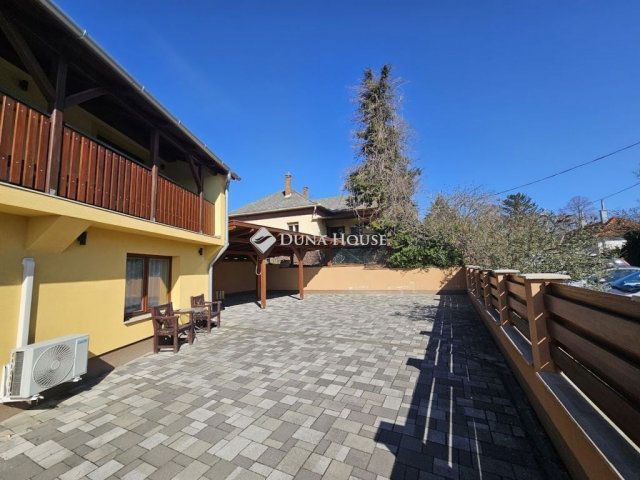 Eladó ikerház, Hévízen 149 M Ft, 6+2 szobás