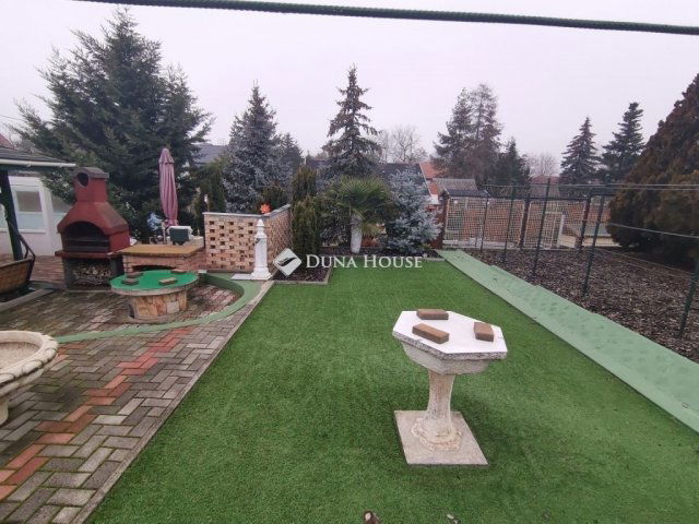 Eladó családi ház, Szigetszentmiklóson 100 M Ft, 5 szobás