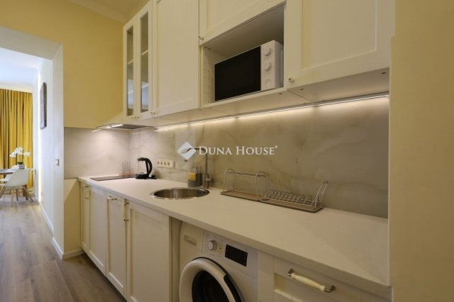 Eladó téglalakás, Budapesten, VIII. kerületben 186 M Ft