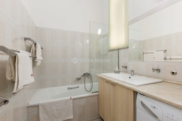 Eladó téglalakás, Budapesten, IX. kerületben 94.5 M Ft, 3 szobás