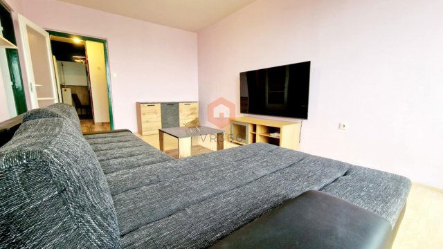 Kiadó panellakás, albérlet, Pécsett 250 E Ft / hó, 3 szobás