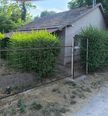 Eladó családi ház, Tiszaföldváron 10 M Ft, 1 szobás