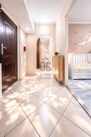 Eladó panellakás, Győrött, Lajta úton 57.8 M Ft, 3 szobás