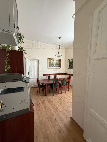 Eladó téglalakás, Székesfehérvárott 179.9 M Ft, 5 szobás