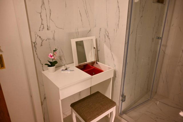 Kiadó téglalakás, albérlet, VI. kerületben, Nagymező utcában