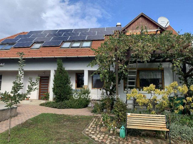 Eladó családi ház, Csömörön 128 M Ft, 5+1 szobás