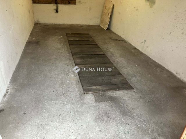 Eladó garázs, Pécsett 6.99 M Ft / költözzbe.hu