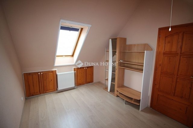 Eladó téglalakás, Kecskeméten 79 M Ft, 4 szobás