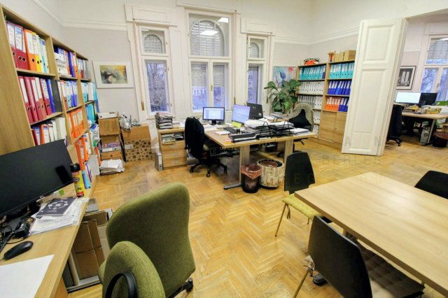 Eladó téglalakás, Szegeden 112 M Ft, 3 szobás