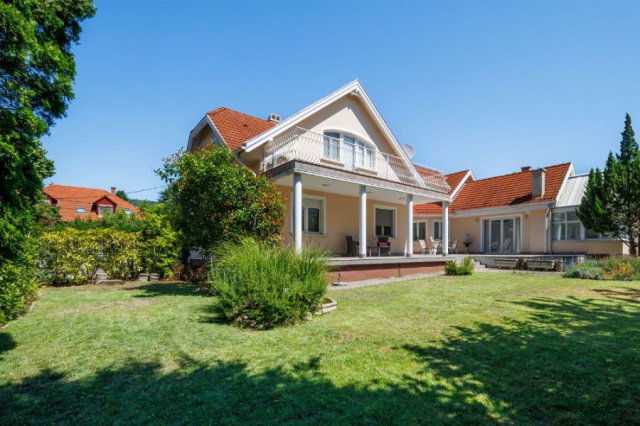 Eladó családi ház, Budaörsön 438.9 M Ft, 7 szobás