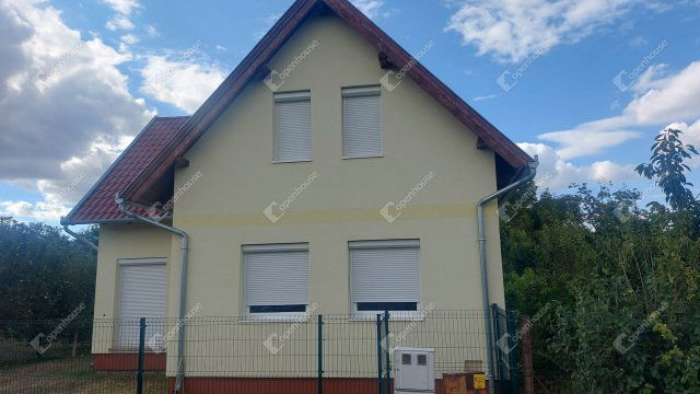 Eladó családi ház, Dobozon 47.2 M Ft, 4 szobás