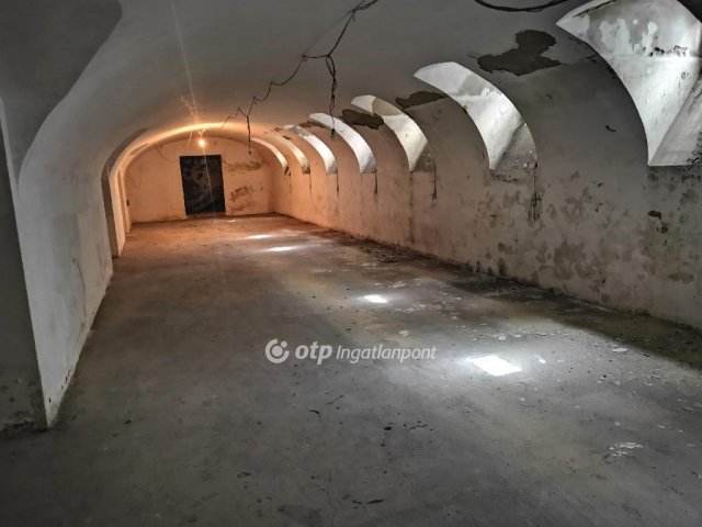 Eladó üzlethelyiség, Budapesten, VI. kerületben 179.5 M Ft