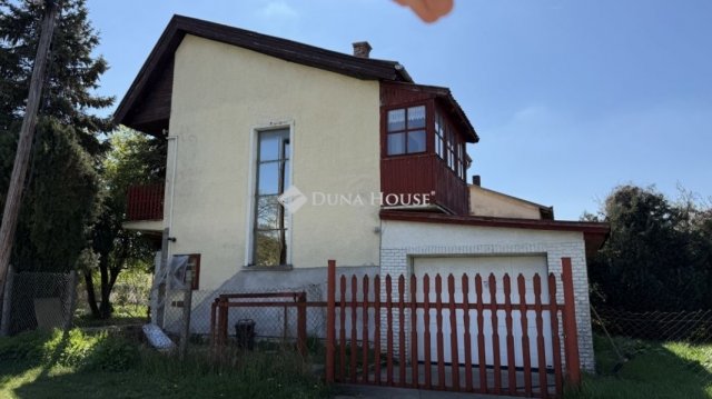 Eladó családi ház, Esztergomban 66.9 M Ft, 3 szobás