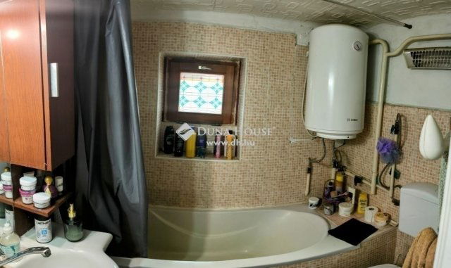 Eladó családi ház, Pécsett 46.9 M Ft, 3 szobás