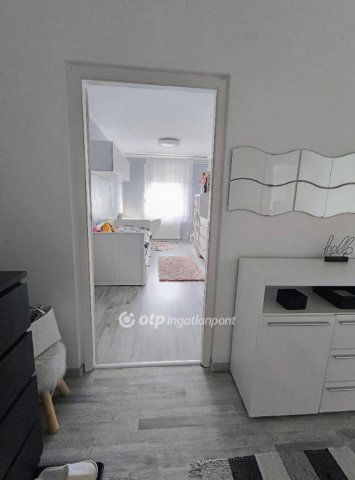 Eladó téglalakás, Szolnokon 52 M Ft, 3 szobás