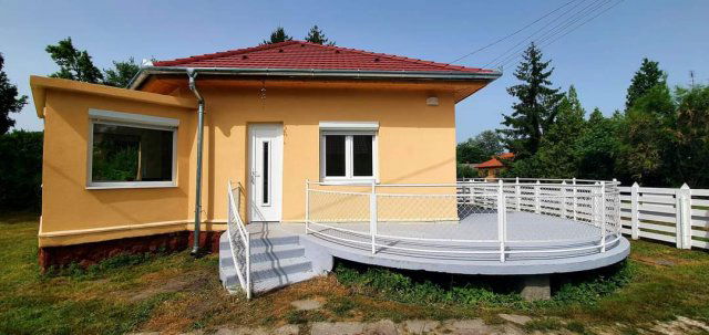 Eladó nyaraló, Balatonfenyvesen 69.4 M Ft, 3 szobás