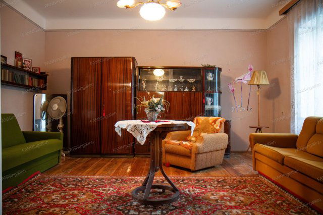 Eladó családi ház, Süttőn 63 M Ft, 4 szobás