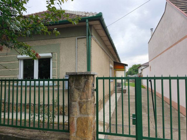 Eladó ikerház, Budapesten, XVIII. kerületben 70 M Ft, 2 szobás