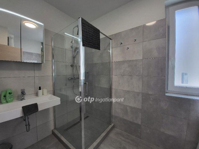 Kiadó téglalakás, albérlet, Siófokon 250 E Ft / hó, 3 szobás