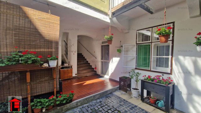 Eladó téglalakás, Győrött 65.555 M Ft, 2 szobás