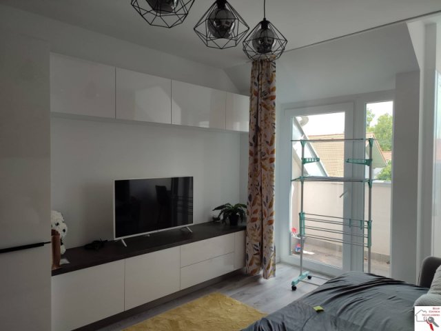 Kiadó téglalakás, albérlet, Pécsett 190 E Ft / hó, 1 szobás