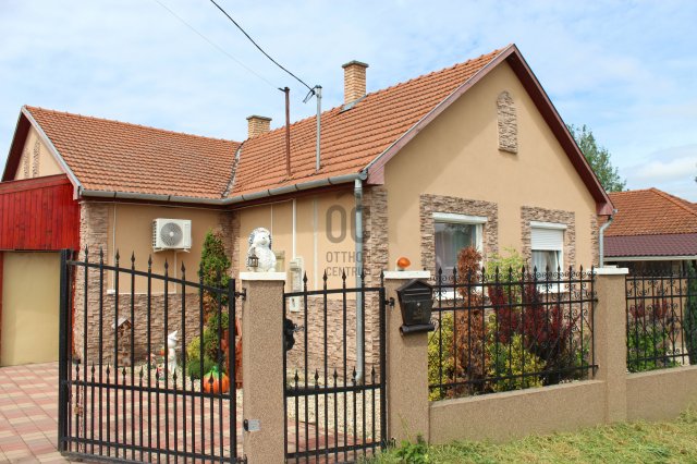 Eladó családi ház, Dögén 55 M Ft, 3 szobás