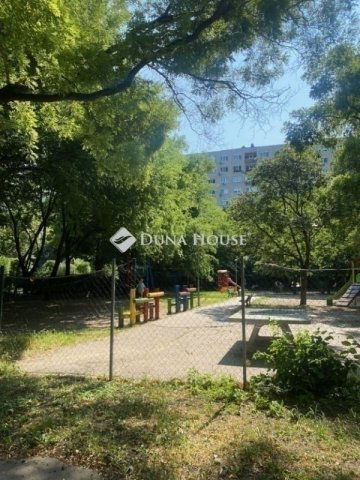 Eladó panellakás, Budapesten, III. kerületben 79.99 M Ft