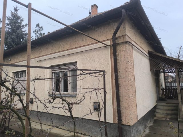 Eladó családi ház, Tiszaföldváron 19.9 M Ft, 3 szobás