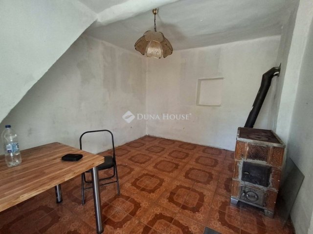 Eladó családi ház, Bárándon 7.5 M Ft, 2 szobás