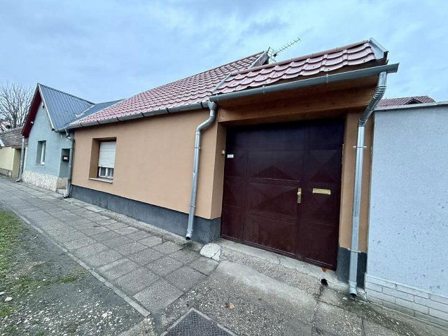 Eladó téglalakás, Vácon 41 M Ft, 1+2 szobás