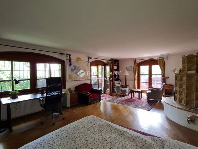 Eladó családi ház, Kesztölcön 118.9 M Ft, 6 szobás