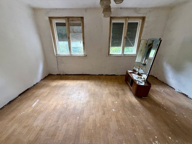 Eladó családi ház, Bakonysárkányban 24.5 M Ft, 2 szobás