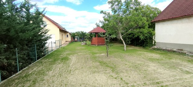 Eladó családi ház, Székesfehérvárott 77.9 M Ft, 4+1 szobás