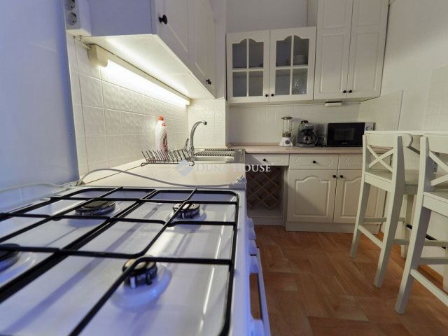 Kiadó téglalakás, albérlet, Pécsett 180 E Ft / hó, 2 szobás