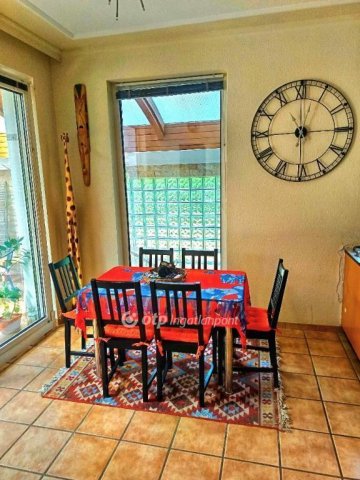 Eladó családi ház, Kisorosziban 149 M Ft, 6 szobás