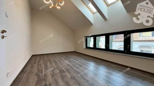 Eladó téglalakás, Kecskeméten 100 M Ft, 2 szobás