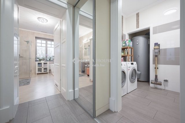 Eladó családi ház, Lajosmizsén 229 M Ft, 5 szobás